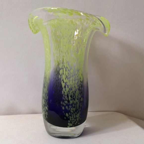 Lovely Green and Purple Mottled Glass Art Tulip Vase, Measures 7.5" Tall - Picture 1 of 4